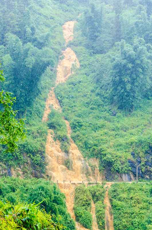 215 - Vietnam - Sapa - paisaje bajo la lluvia